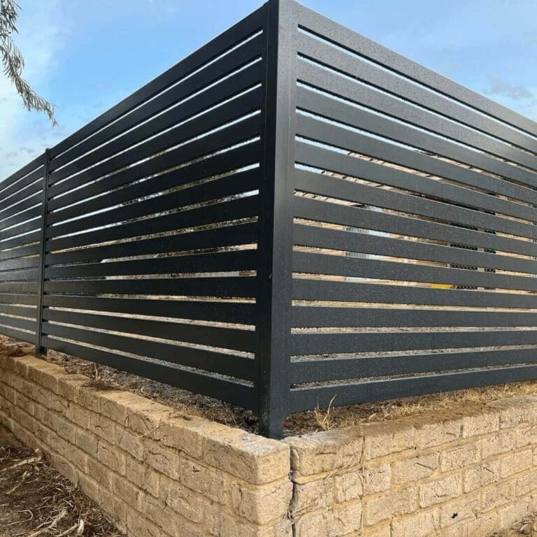Aluminium slat fencing
