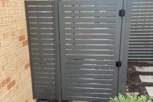 Aluminium slat fencing